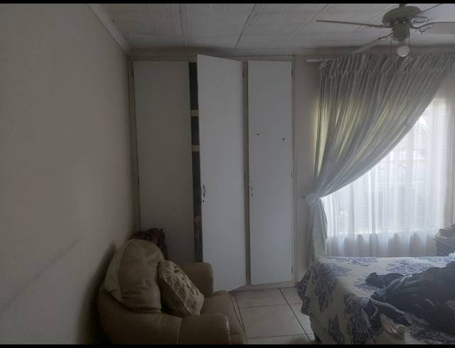 4 BEDROOM HOUSE FOR SALE IN OOS EINDE